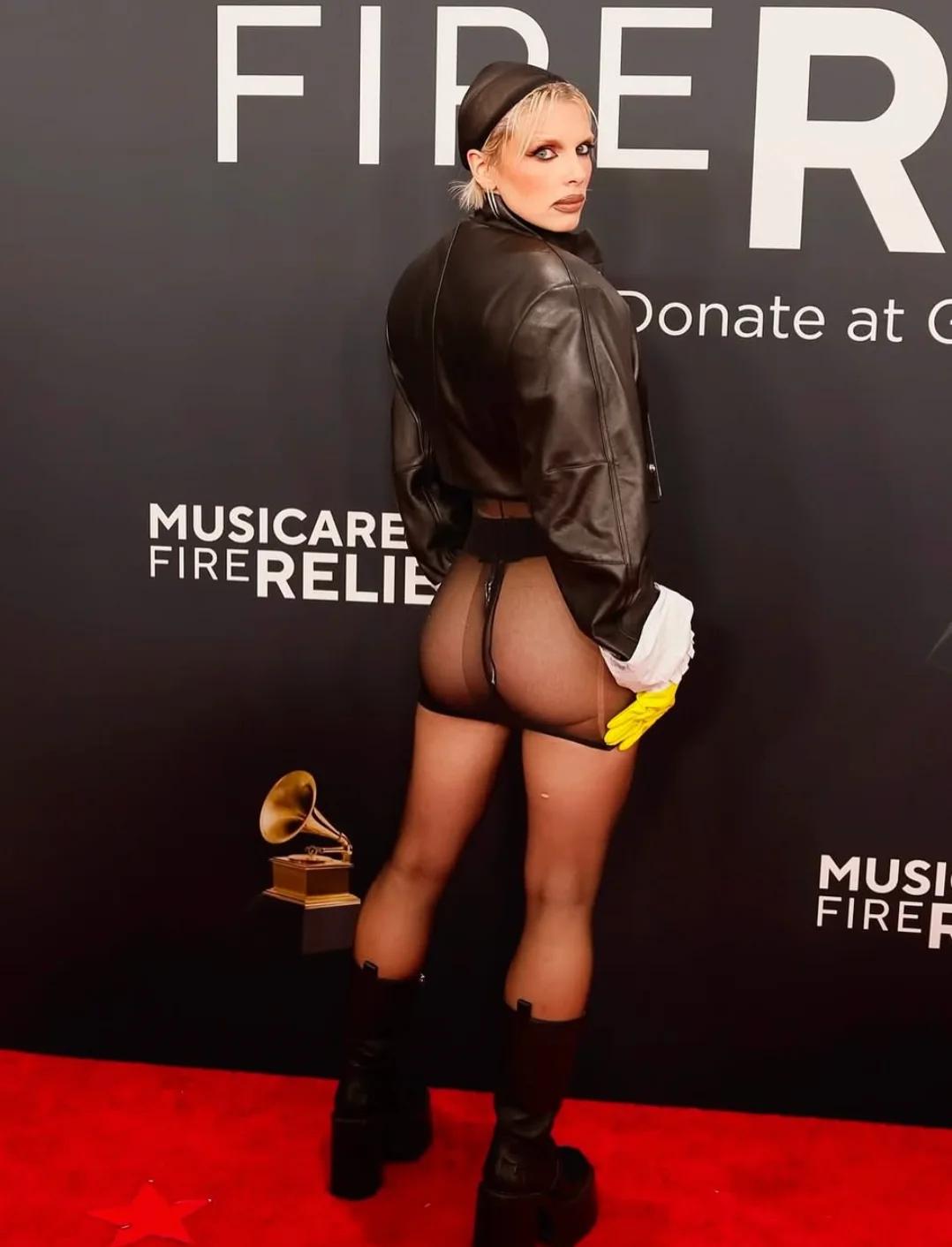 JULIA FOX
