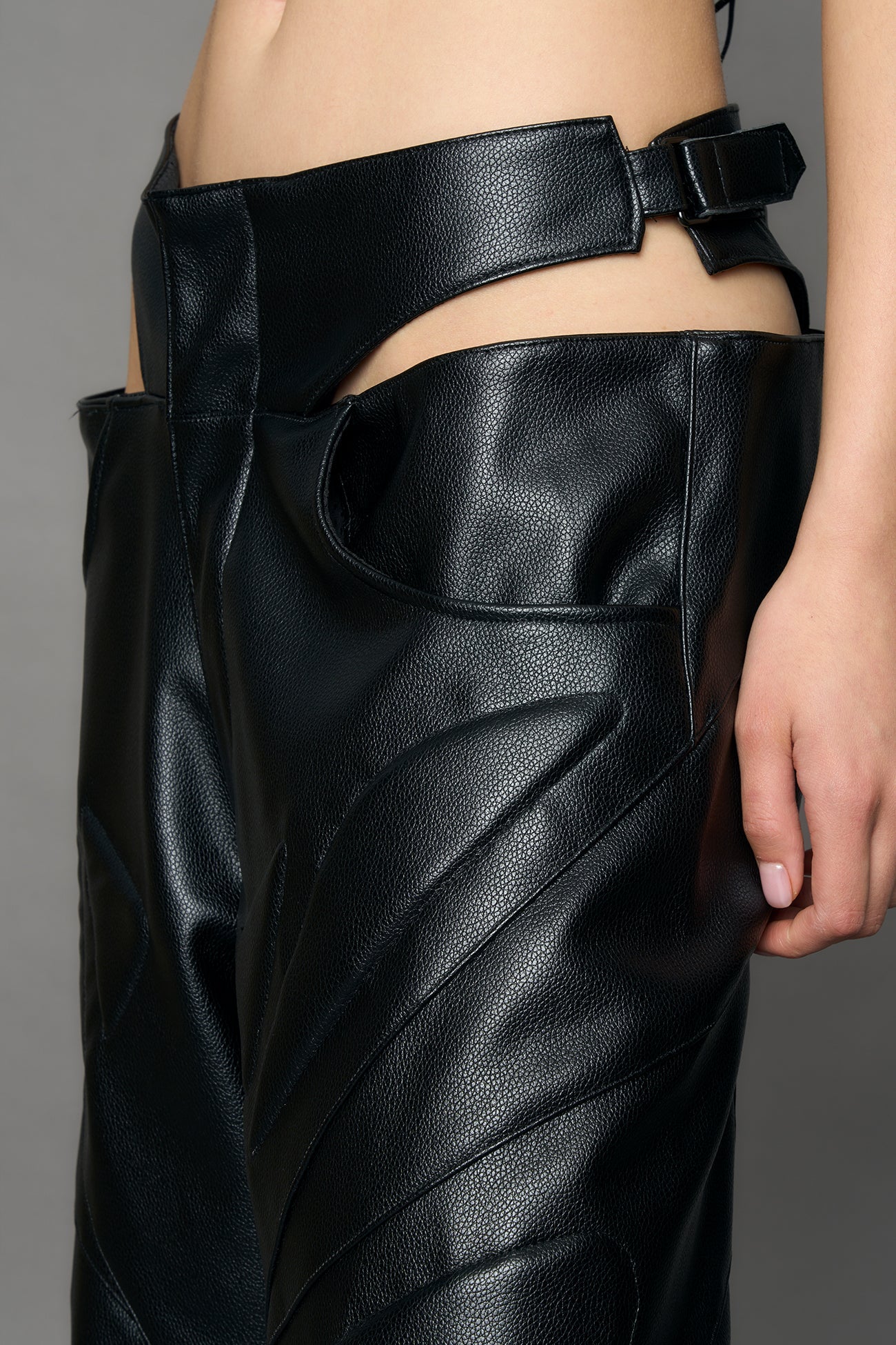 dynamice lines for sculptural silhouette
