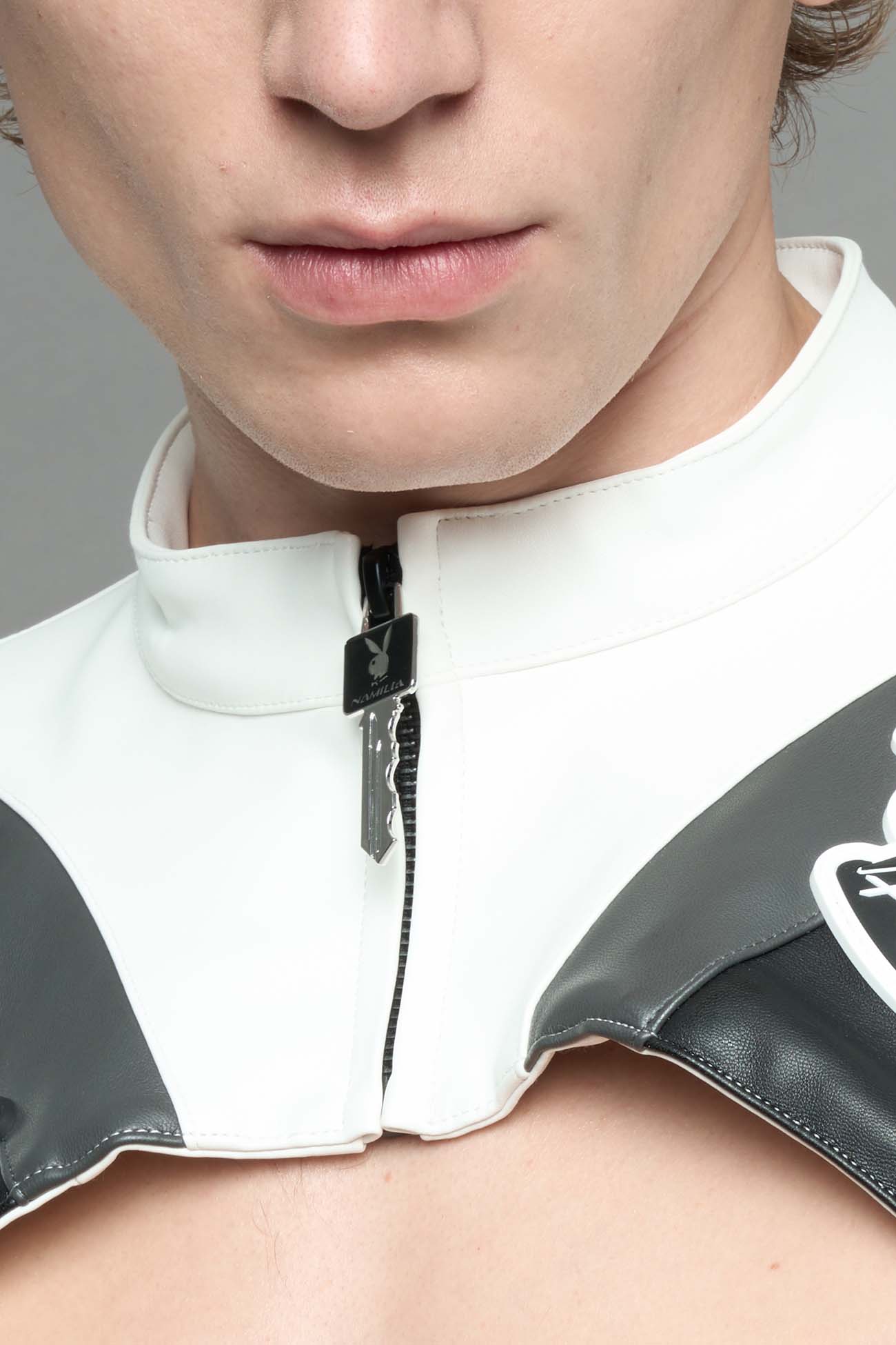 ICONIC KEY ZIPPER PULL