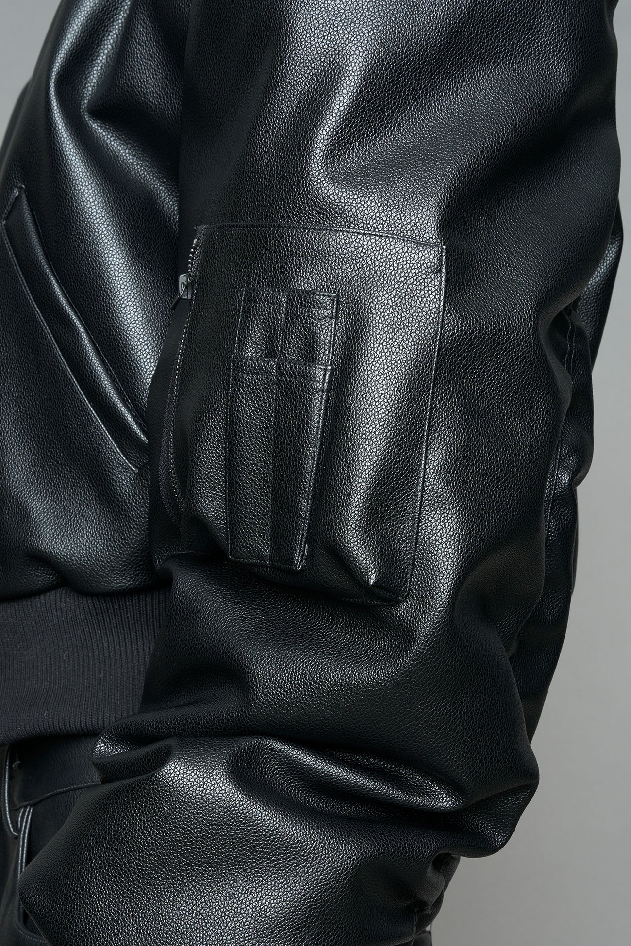 sleeve detailing feat. utility pocket