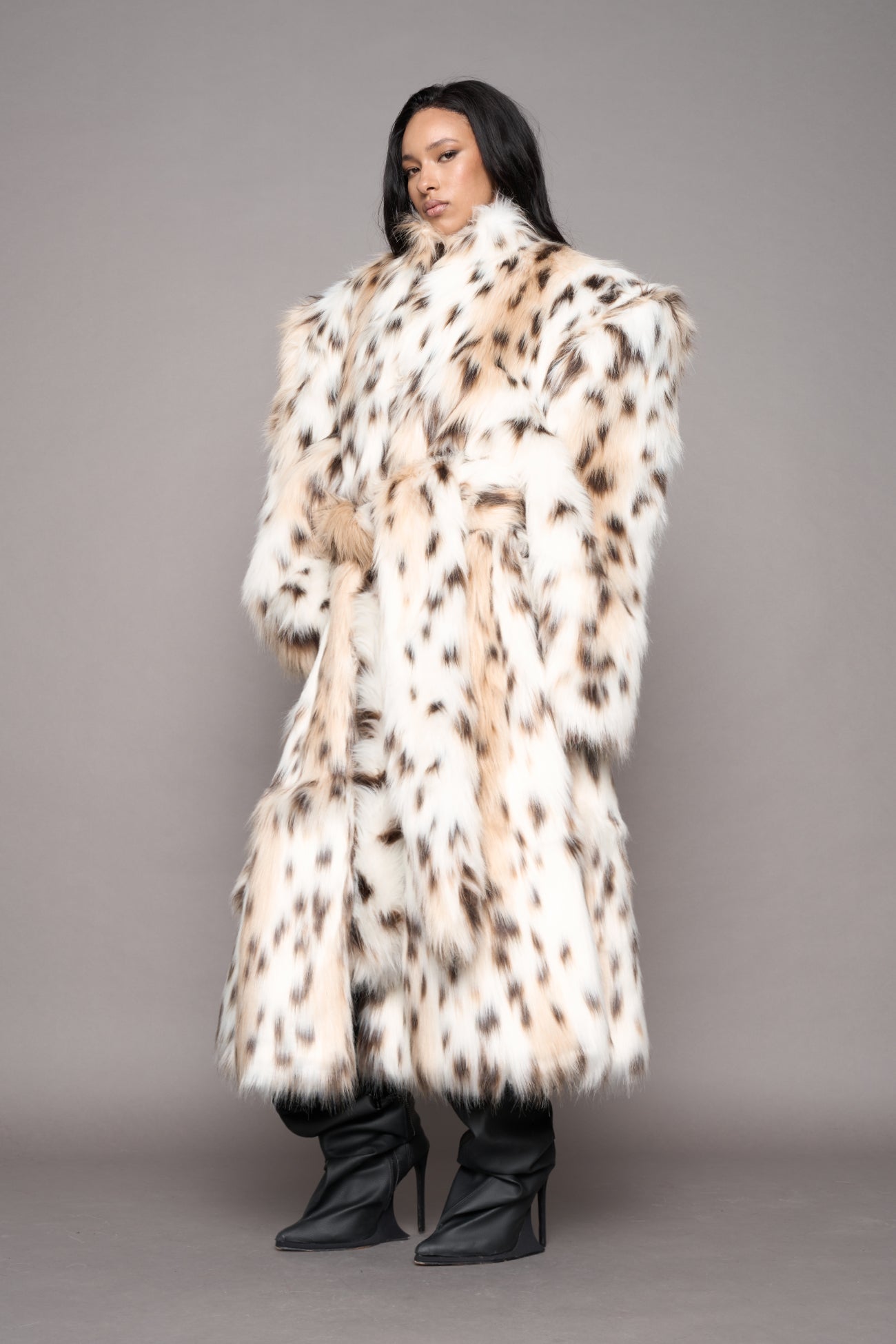 Midnight Faux Fur Coat Snow — view 2